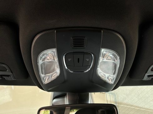 Used 2025 Jeep Compass Latitude AWD/4WD image 16
