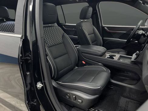 Used 2024 GMC Acadia Denali w/ Super Cruise Package image 32