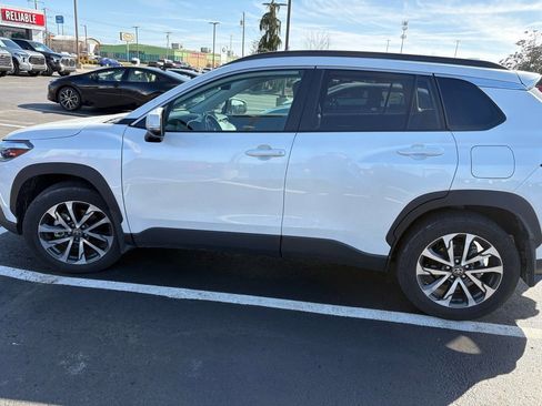 Used 2023 Toyota Corolla Cross XLE w/ Convenience Package image 4