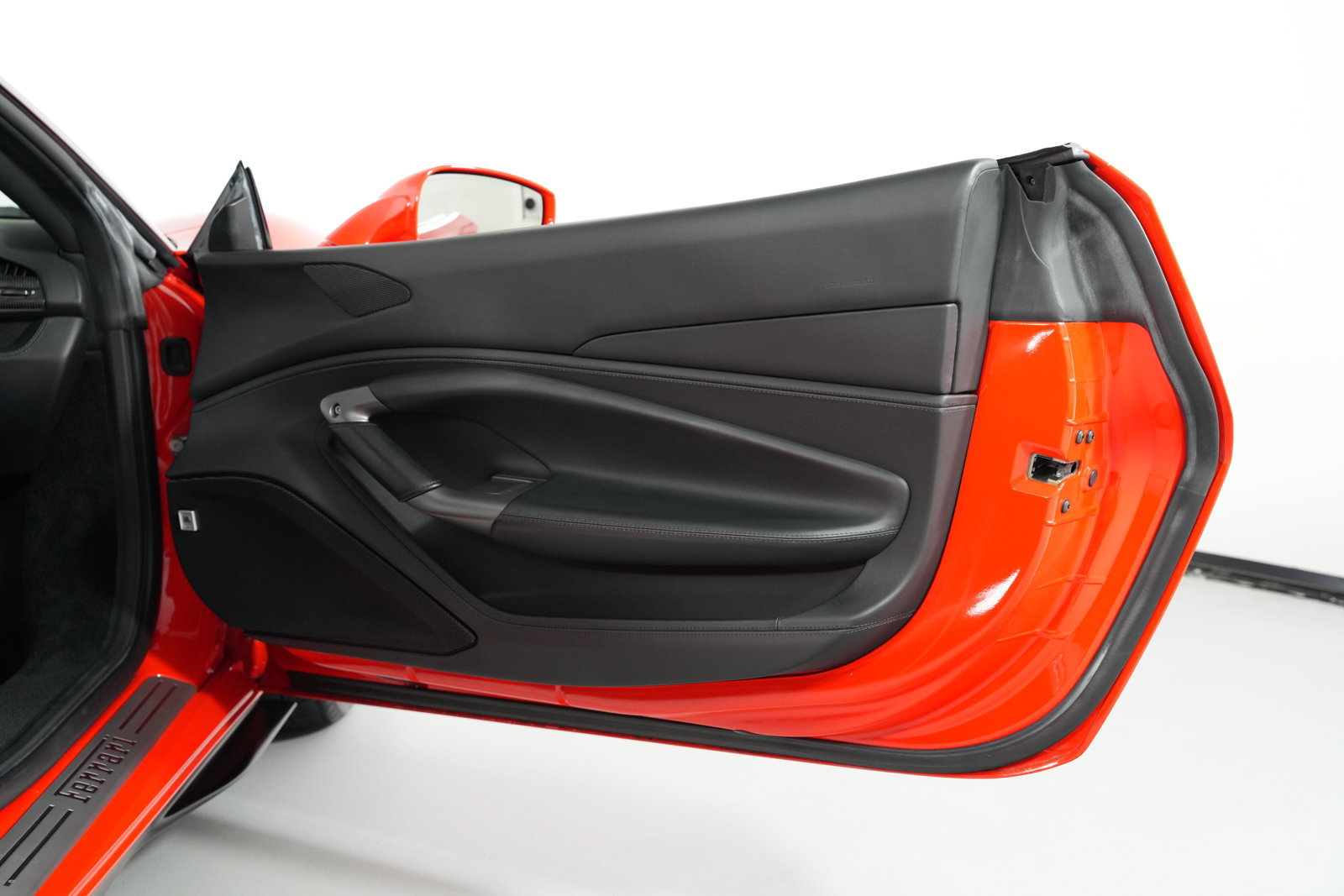 Used 2020 Ferrari F8 Tributo RWD image 31