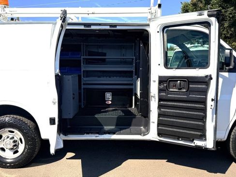 Used 2016 Chevrolet Express 2500 RWD image 15