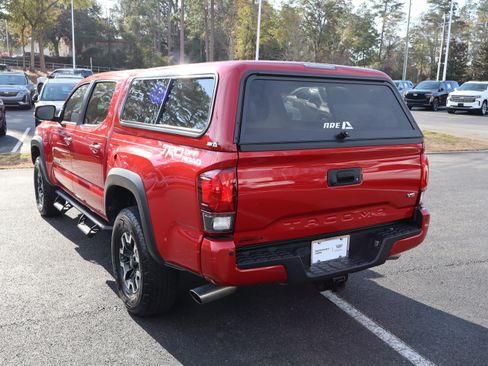 Used 2018 Toyota Tacoma TRD Off-Road w/ TRD Premium Off Road Package image 7