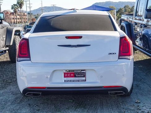 Certified 2023 Chrysler 300 Touring L image 13