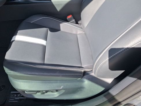 Used 2025 Toyota Camry SE image 16