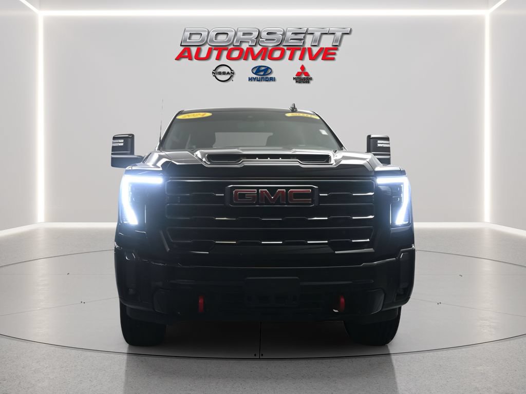 Used 2024 GMC Sierra 2500 AT4 AWD/4WD image 2
