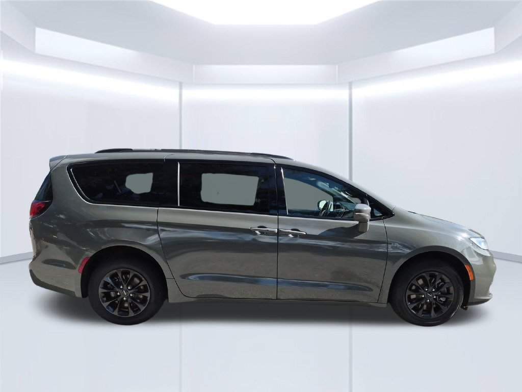 Used 2021 Chrysler Pacifica Limited w/ S Appearance Package AWD/4WD image 8
