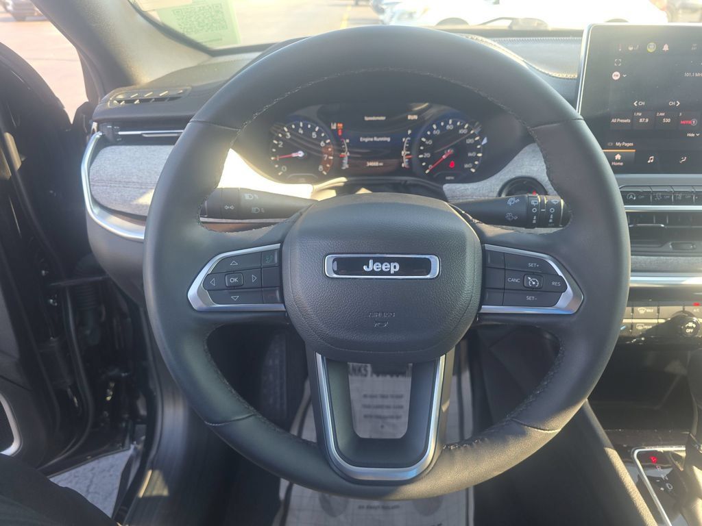 Used 2023 Jeep Compass Latitude AWD/4WD image 14