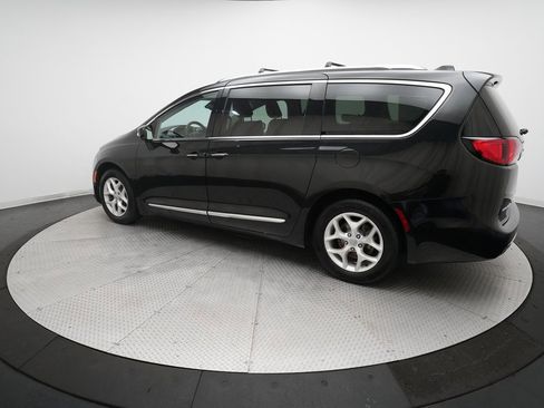 Used 2018 Chrysler Pacifica Touring-L w/ Tire & Wheel Group image 12