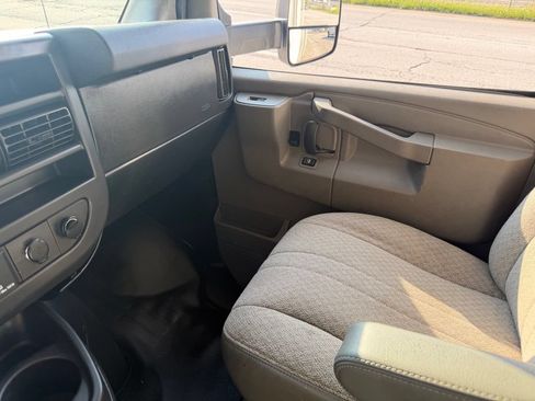 Used 2020 Chevrolet Express 3500 w/ Power Convenience Package RWD image 30