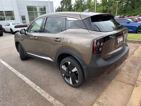 Used 2025 Nissan Kicks SR FWD image 10