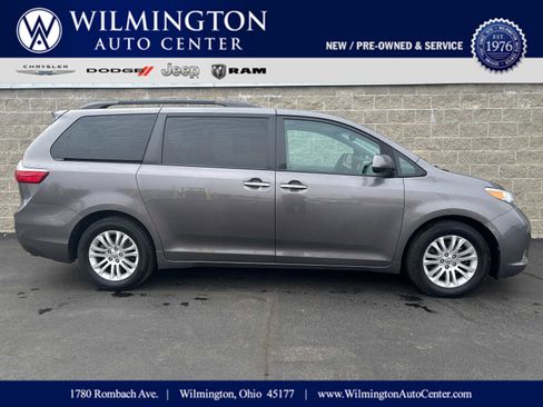 Used 2015 Toyota Sienna XLE w/ XLE Navigation Package image 1