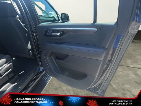 Used 2025 Chevrolet Suburban LS RWD image 28
