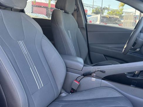 Used 2022 Hyundai Elantra SEL image 19