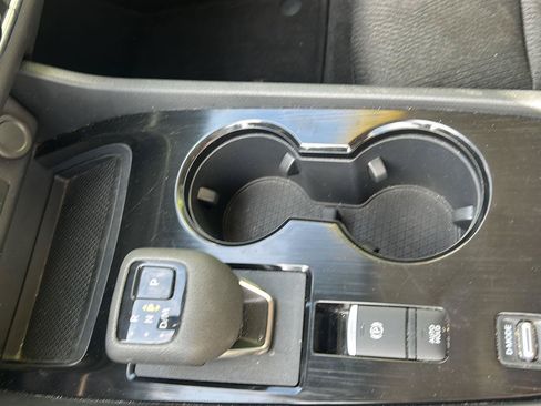 Used 2024 Nissan Rogue SV FWD image 15