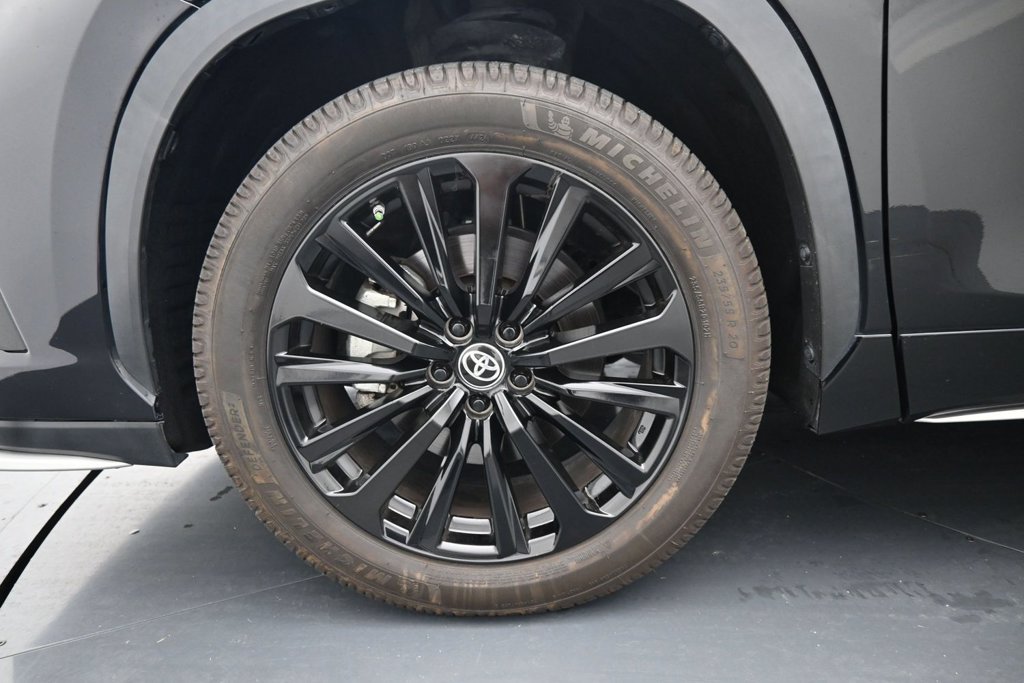 Used 2023 Toyota Highlander XSE FWD image 14