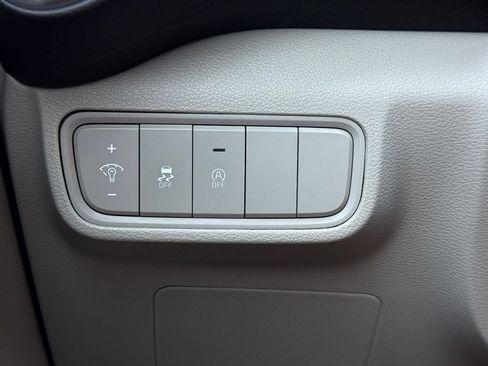 Used 2025 Kia Soul LX FWD image 10