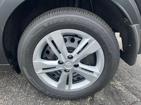 New 2025 Nissan Kicks Play S image 10