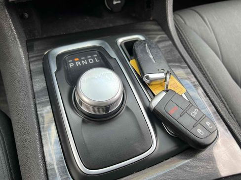 Used 2019 Chrysler 300 Touring w/ Sport Appearance Package RWD image 9