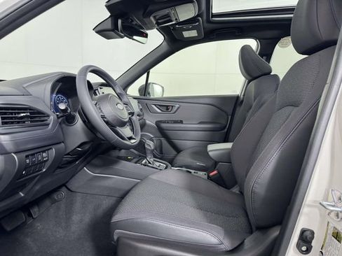 Used 2025 Subaru Forester Premium image 4