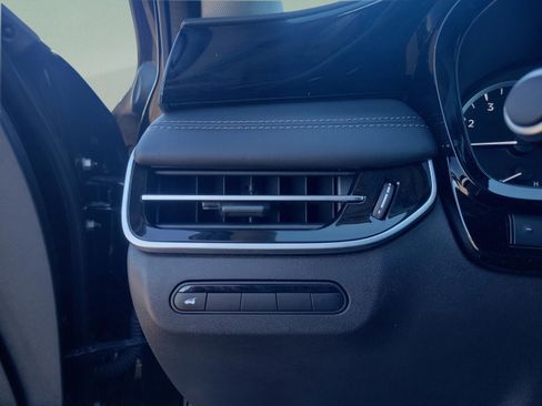 Certified 2025 INFINITI QX60 Pure image 12