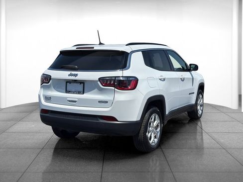 Used 2024 Jeep Compass Latitude AWD/4WD image 7