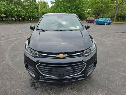 Used 2022 Chevrolet Trax LS w/ Tint and Cruise Package AWD/4WD image 9