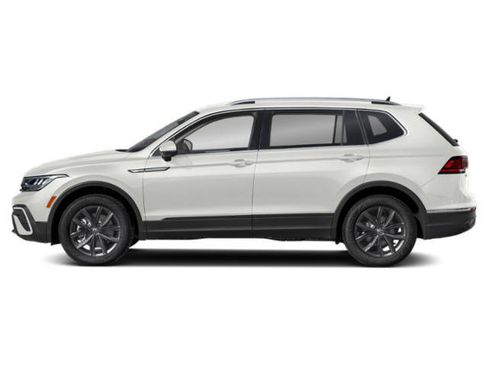 Used 2024 Volkswagen Tiguan SE w/ MDO Package, Two-Row AWD/4WD image 3