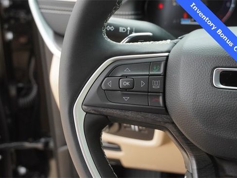 New 2025 Jeep Grand Cherokee L Limited w/ Luxury Tech Group II image 28