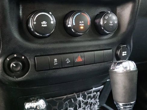 Used 2014 Jeep Wrangler Unlimited Sport w/ Quick Order Package 24S AWD/4WD image 27