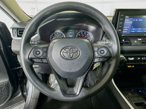Used 2021 Toyota RAV4 LE FWD image 15