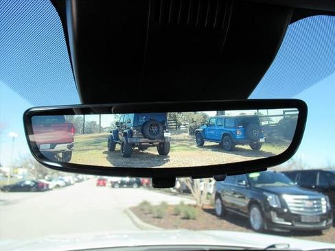 Used 2024 Chevrolet Suburban High Country w/ Advanced Technology Package image 32