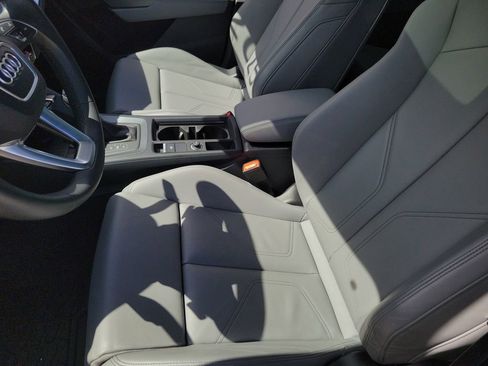 Certified 2025 Audi Q3 2.0T Premium w/ Convenience Package image 17