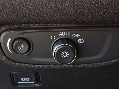 Used 2022 GMC Terrain SLE w/ Driver Convenience Package image 25