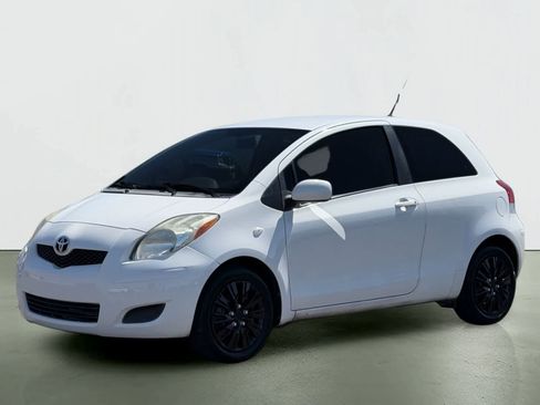 Used 2011 Toyota Yaris 2-Door Hatchback w/ Convenience Pkg FWD image 2