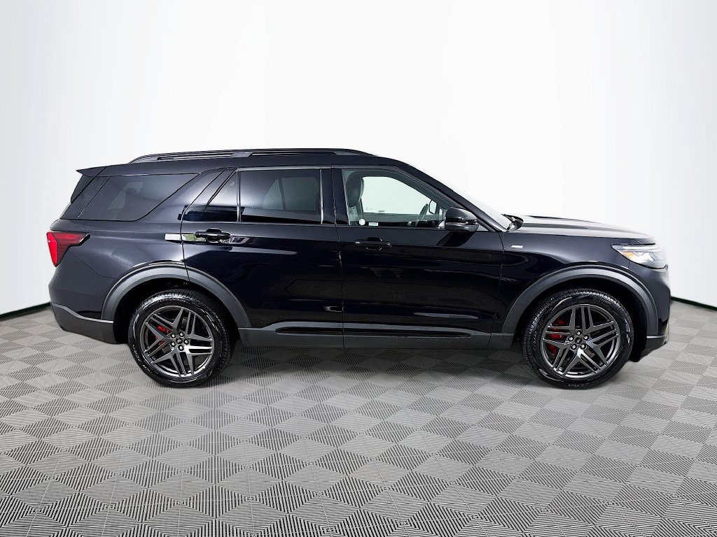 Used 2025 Ford Explorer ST-Line w/ ST-Line Street Pack AWD/4WD image 8