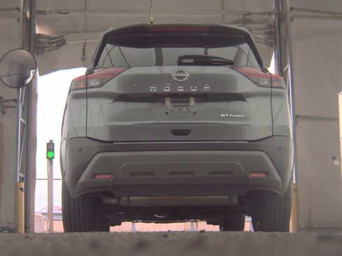 Used 2022 Nissan Rogue SV AWD/4WD image 7