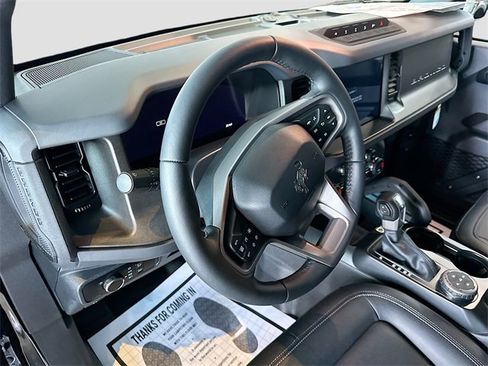 Used 2025 Ford Bronco Badlands image 8