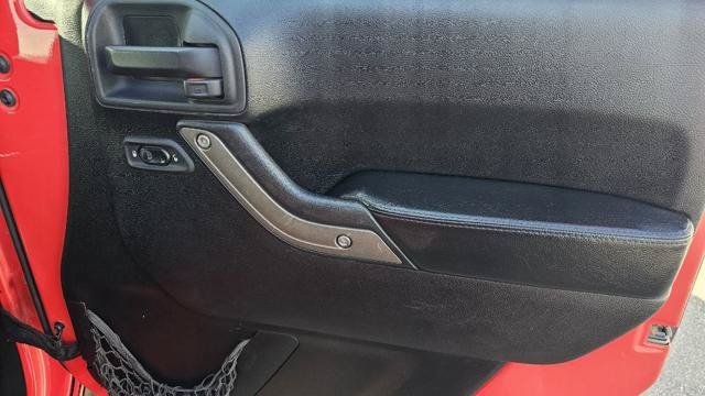 Used 2013 Jeep Wrangler Unlimited Sahara AWD/4WD image 30