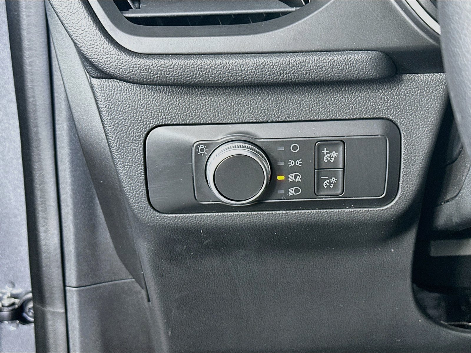 Used 2020 Ford Escape SE FWD image 10