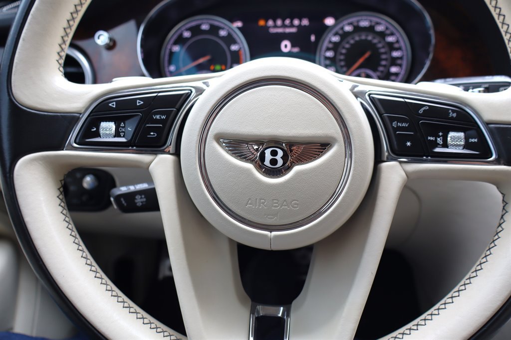 Used 2017 Bentley Bentayga AWD/4WD image 58
