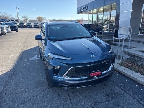 Used 2024 Buick Encore GX Sport Touring image 1