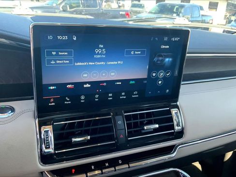 Used 2023 Lincoln Navigator 4WD image 34