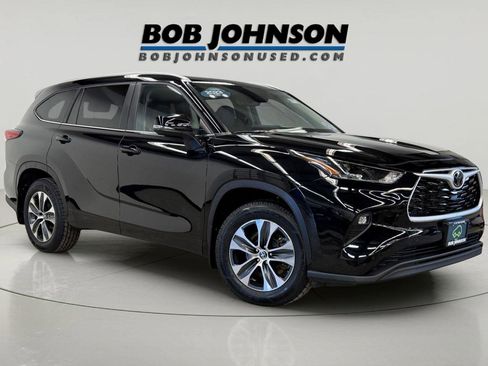 Used 2023 Toyota Highlander XLE AWD/4WD image 1