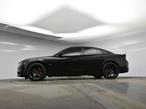 Used 2018 Dodge Charger R/T w/ Blacktop Package image 37