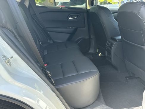 Certified 2025 Nissan Rogue SL w/ Tech Package AWD/4WD image 17