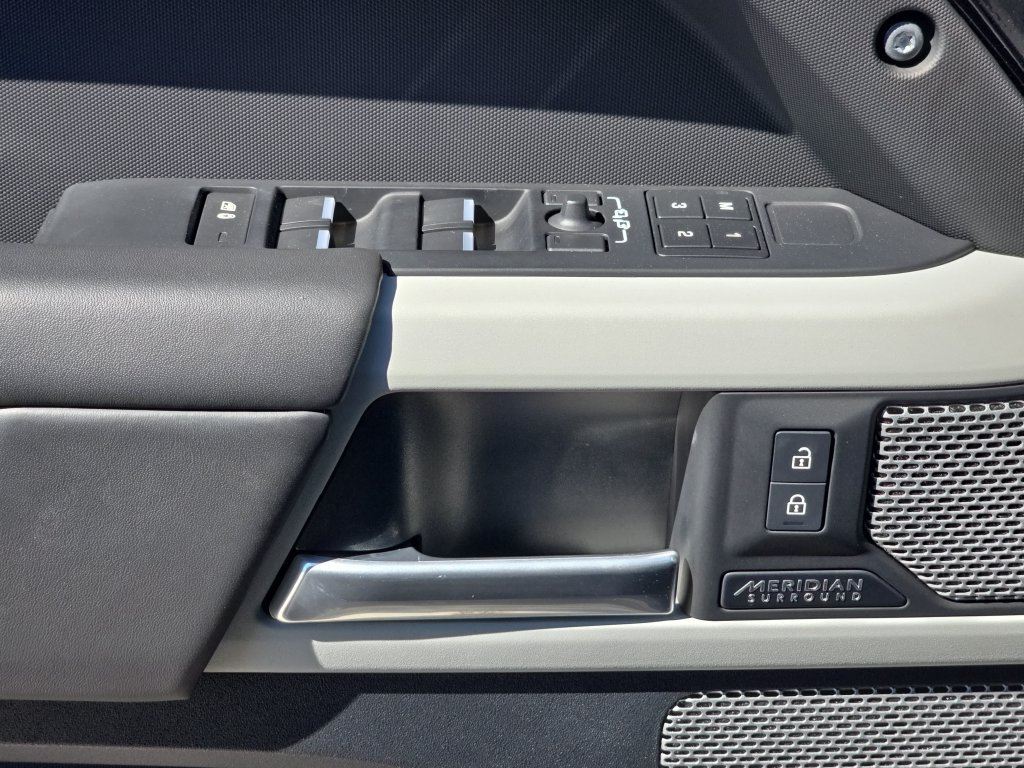 Certified 2024 Land Rover Defender 130 X-Dynamic SE AWD/4WD image 29