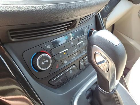 Used 2018 Ford C-MAX Titanium w/ Equipment Group 301A FWD image 27