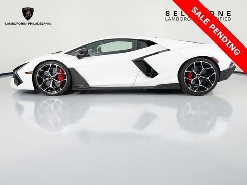 Used 2024 Lamborghini Revuelto image 8