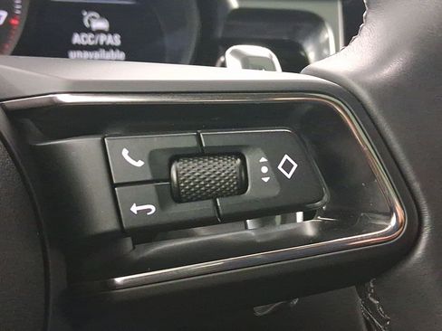 Used 2024 Porsche Macan image 18