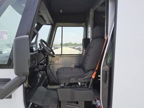 Used 2024 Chevrolet Brightdrop 400 w/ Commercial Equipment Package image 4